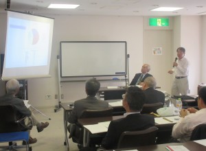 平成28年度通常総会 活動計画の説明風景